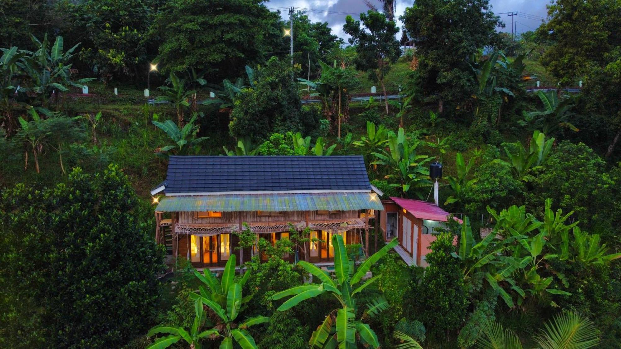 De Chicktoria Hostel Pemenang Exterior foto